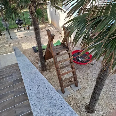 Apartment Palm Tree 2